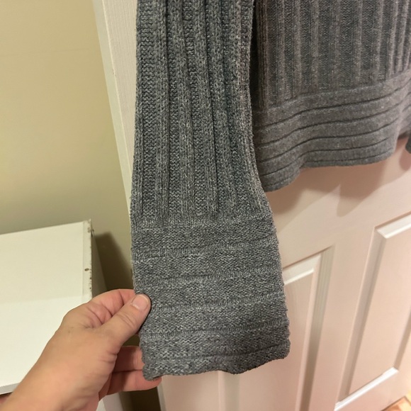 Gap sweater women’s size medium - Picture 3 of 4